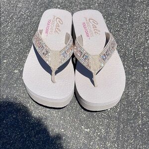 Skechers Yoga Foam Cream Sandals Elevated Platform Style - Never Worn